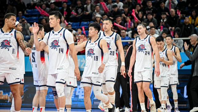 山东男篮拒绝连败！全力战胜广东宏远，内线优势明显，央视直播